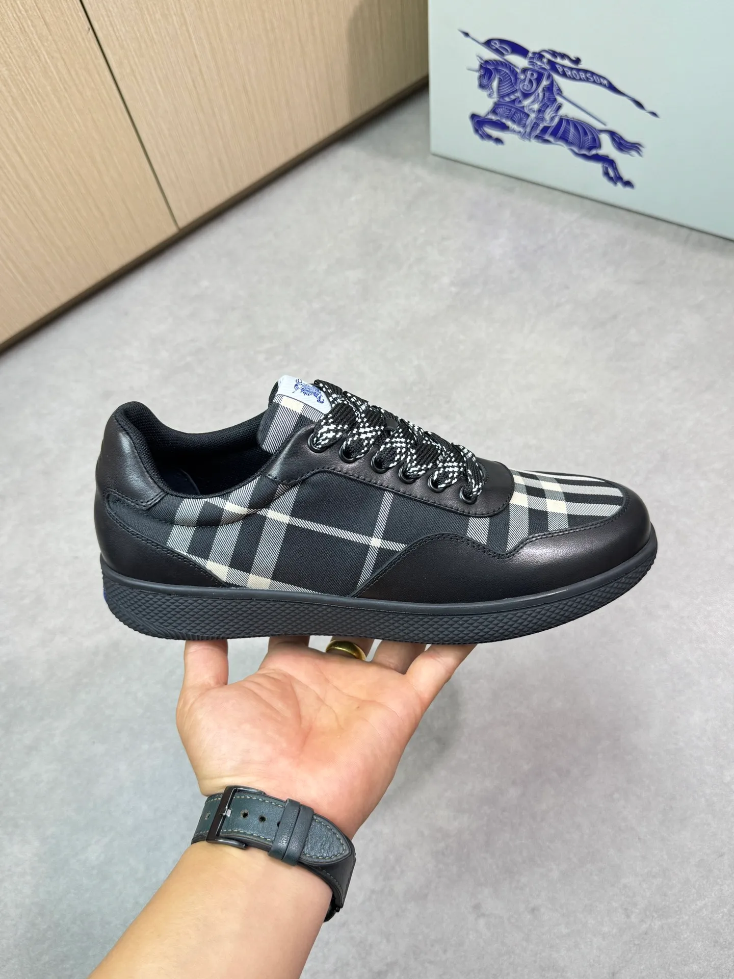 P400 [BURBERRY] Burberry casual sports sneakers - Upper: imported 🔝 Napa calfskin, brand totem cloth, tongue brand cloth label - Lining: brand canvas, foot pad; water-dyed cowhide - Outsole: ultra-light TPR rubber; two-color molded outsole - Super high quality control, fine workmanship: highlighted (high-end, luxury, grade) -Size : 38-44 (Male 45, can be customized)·BBR0372